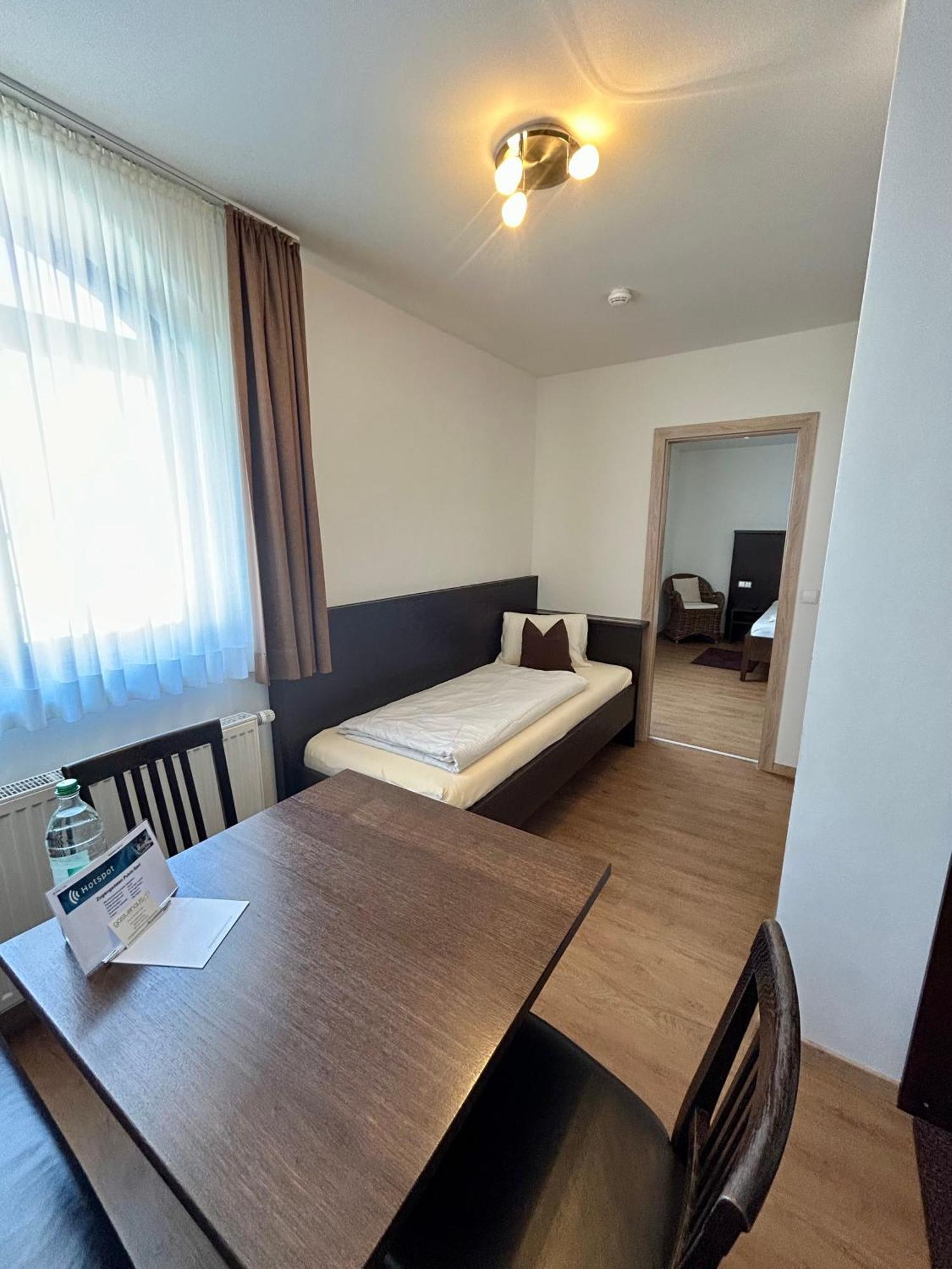 Gaestehaus Am Lindenhain * Erding